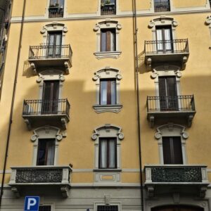 facciata di casa in affitto torino via cialdini