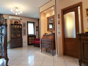 soggiorno di casa in vendita via tiraboschi torino